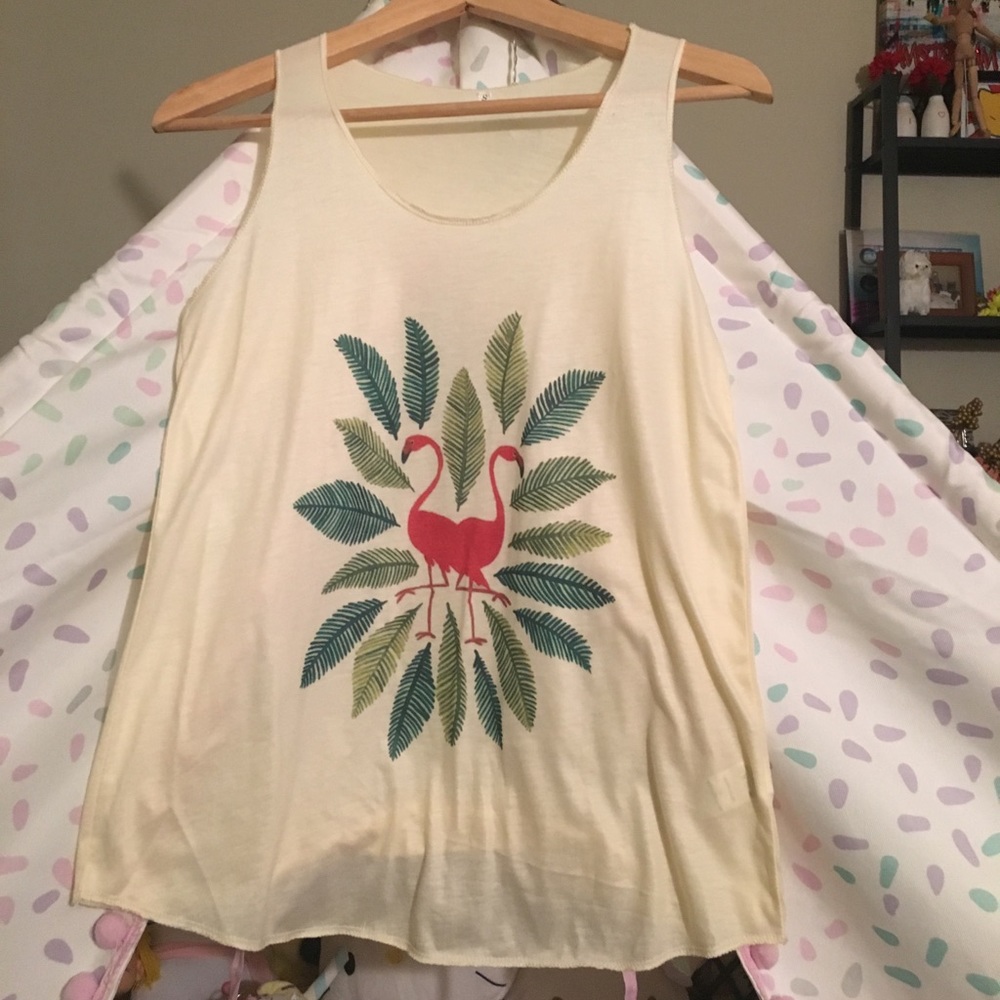 🦁3/$10 Creme tank with flamingos